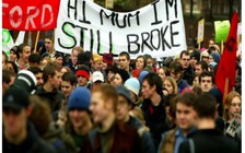 Sinh viên Anh phản đối tăng học phí