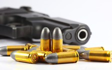 Cậu bé 8 tuổi mang súng nạp đầy đạn vào trường học ở Mỹ