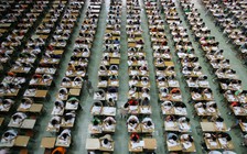 Dịch vụ ‘vú em’ cho thí sinh nở rộ ở Trung Quốc