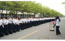 280 nam sinh tổ chức sinh nhật cho một nữ sinh