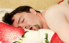 Người bị cao huyết áp có xu hướng ngủ sớm hơn