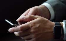 Thầy giáo Anh bị sa thải vì quấy rối học trò bằng tin nhắn