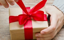 Nhiều giáo viên Mỹ được phụ huynh tặng hàng hiệu dịp Noel