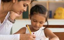 Trường tiểu học Anh mở lớp dạy toán cho... phụ huynh