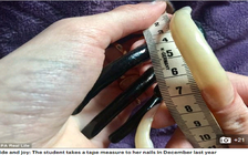 Nữ sinh nổi tiếng nhờ bộ móng tay 'khủng'