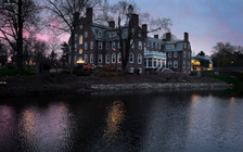 Tiết lộ nhiều vụ lạm dụng tình dục tại trường con gái ông Trump từng học