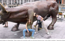 Cô giáo Anh dạy con học bằng cách dẫn đi du lịch khắp thế giới