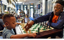 Luyện cờ ở tiệm hớt tóc, cậu bé 12 tuổi vô địch cờ vua Mỹ