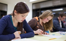 Nhiều trường đại học Hà Lan bị 'tố' dạy bằng tiếng Anh để... kiếm tiền