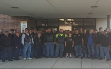 Bị bắt nạt, cậu bé được 50 tay đua mô tô hộ tống đến trường