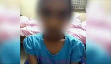 Nữ sinh bị phạt đứng trong toilet nam vì không mặc đúng đồng phục