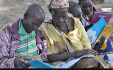 Biết đọc chữ đầu tiên ở tuổi 60