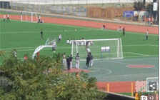 Nữ sinh 16 tuổi trốn giờ ăn trưa để… sinh con