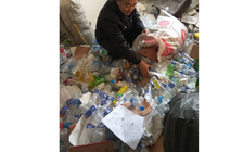 Thầy giáo 10 năm nhặt ve chai để trả tiền học phí cho học sinh