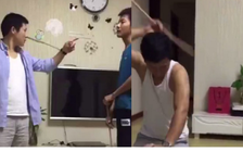 Ông bố dạy con bằng cách… tự đánh mình