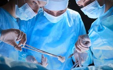 Người đầu tiên trên thế giới được ghép mặt 2 lần