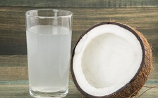 Nước dừa rất tốt nhưng không nên lạm dụng, vì sao?