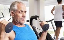 Đàn ông trung niên làm gì để đẩy lùi lão hóa cơ bắp?