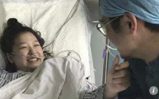 Cô gái tỉnh dậy từ cơn hôn mê sau khi nghe bài hát yêu thích