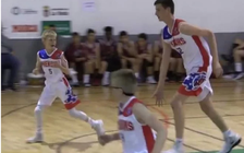 Cậu bé 12 tuổi cao đến... 2,1 mét