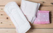 Uống nước nấu từ băng vệ sinh đã sử dụng, nhiều người trẻ Indonesia bị bắt