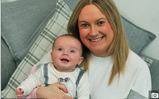 Người phụ nữ bị sẩy thai 4 lần trong một năm đã sinh con trai kháu khỉnh