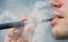 Chàng trai phải trả giá đắt cho việc nghiện thuốc lá điện tử