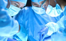 Người phụ nữ bị khối u vú lớn bằng trái bóng rổ