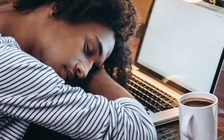 Ngủ trưa quá nhiều làm tăng nguy cơ bị đột quỵ