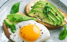 Tỉnh dậy sau cơn say: Những thứ gì nên ăn và nên tránh?