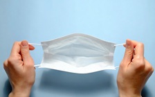 Phòng dịch Covid-19: 4 lỗi gây hại nhiều người hay mắc khi đeo khẩu trang