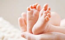 Sản phụ nhiễm Covid-19 sinh con trong cơn hôn mê, mẹ tròn con vuông