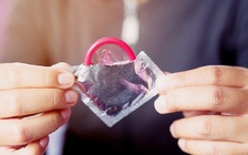 Phòng dịch Covid-19: Mỹ phát bao cao su miễn phí đến tận nhà cho người dân