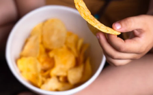 Muốn khỏe mạnh, chớ mang vào phòng ngủ 4 thứ này