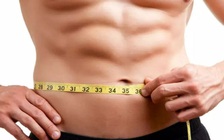 Chi gần nửa tỉ đồng hút mỡ bụng để có 6 múi 'xứng đôi' với vợ