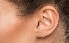 Nâng mũi, người phụ nữ sốc nặng khi bị cắt mất... một phần sụn tai