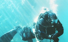 Phá kỷ lục thế giới khi sống dưới nước hơn 6 ngày
