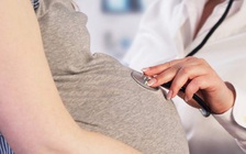 Sản phụ mắc Covid-19 hôn mê vẫn sinh cặp song sinh 'mẹ tròn con vuông'