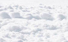 Rơi từ tầng 4, cô bé 6 tuổi tự đứng dậy rồi chạy vào nhà