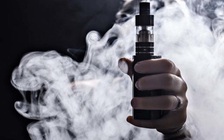 Bị bỏng 20% cơ thể do thiết bị hút thuốc lá điện tử phát nổ trong ba lô