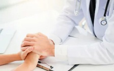 Bác sĩ xóa nợ điều trị ung thư cho gần 200 người, khoảng 15 tỉ đồng