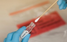 Cho nước bọt người nhiễm Covid-19 vào thức uống để đầu độc sếp