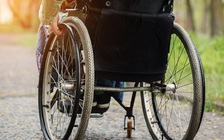 Mắc bệnh hiếm gặp, cô gái 19 tuổi trông như đứa trẻ 6 tuổi