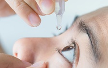 Làm sao để nhỏ mắt đúng cách?