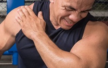Bị đau vai do chơi thể thao: Khi nào cần đến bác sĩ?