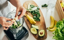 Phân màu xanh cảnh báo vấn đề sức khỏe gì?