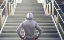 Mặc thêm áo khoác khi tập luyện có giúp giảm cân nhanh hơn không?