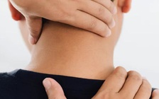 Đau cứng cổ lúc ngủ dậy, bạn hãy thử 4 cách này