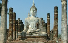 Trước một Sukhothai cổ kính