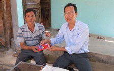 Trao tiền bạn đọc hỗ trợ vợ chồng bị chém